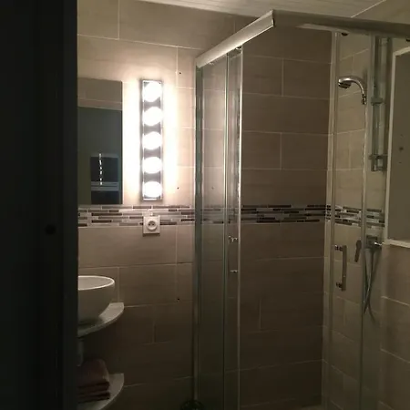 Studette De Apartment *