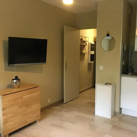 Studette De Apartment *