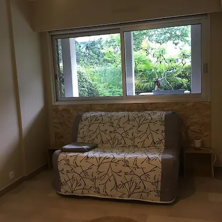 Studette De Apartment